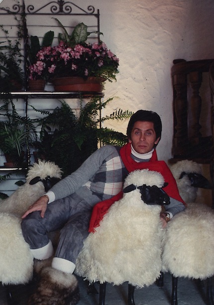 Valentino dans son chalet, Gstaad, 1977